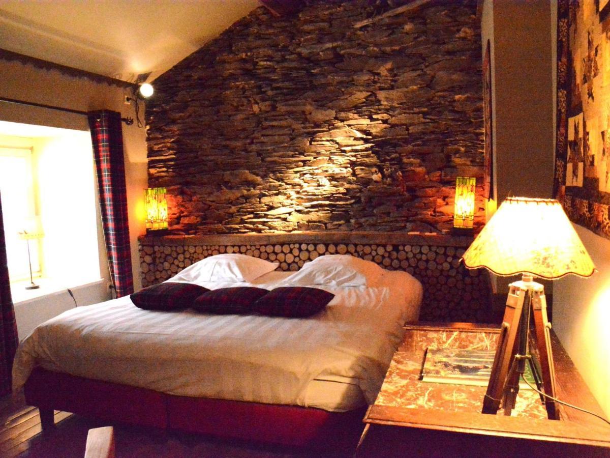 Villa With Hot Tub And Sauna Bievre Ruang foto
