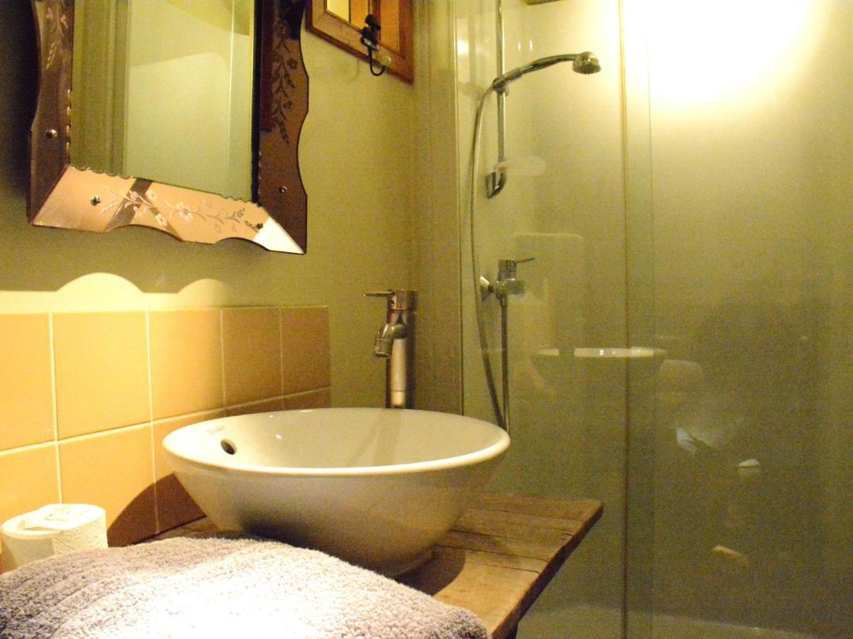 Villa With Hot Tub And Sauna Bievre Ruang foto